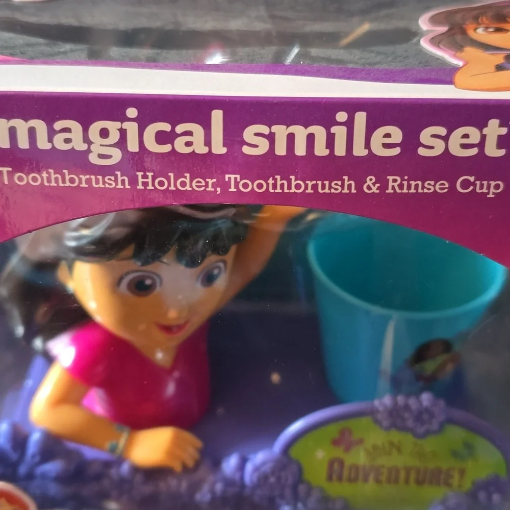 NIB. Dora Magical Smile Set - Toothbrush Holder, Toothbrush & Cup - Picture 2 of 4